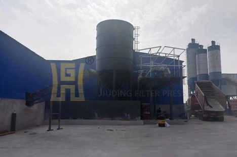 內(nèi)蒙古250平方快開式壓濾機使用現(xiàn)場