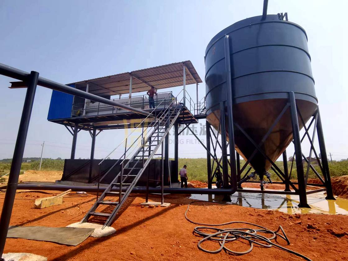 湖北某洗沙場污水處理現場，使用250平方高效快開壓濾機一臺 (2).jpg