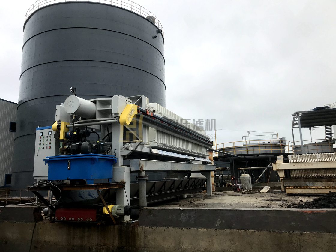 湖南某造紙廠污水處理現場，使用150平方皮帶輸送一體壓濾機一臺 (2).jpg